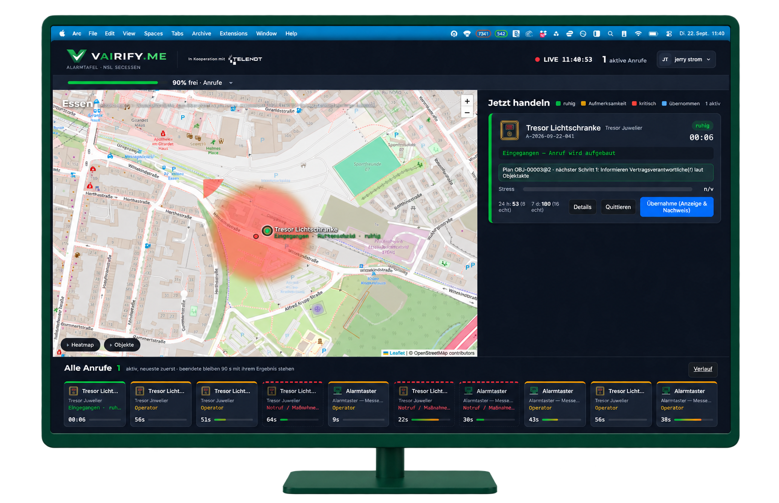 Frontalansicht des VAIRIFY.ME Leitstellen-Dashboards auf einem Monitor